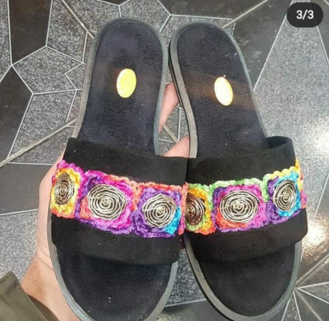 Black women's slippers