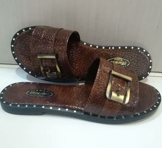 Brown women's slippers with buckles