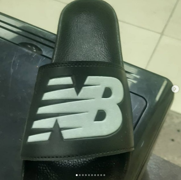 Black slippers design NB