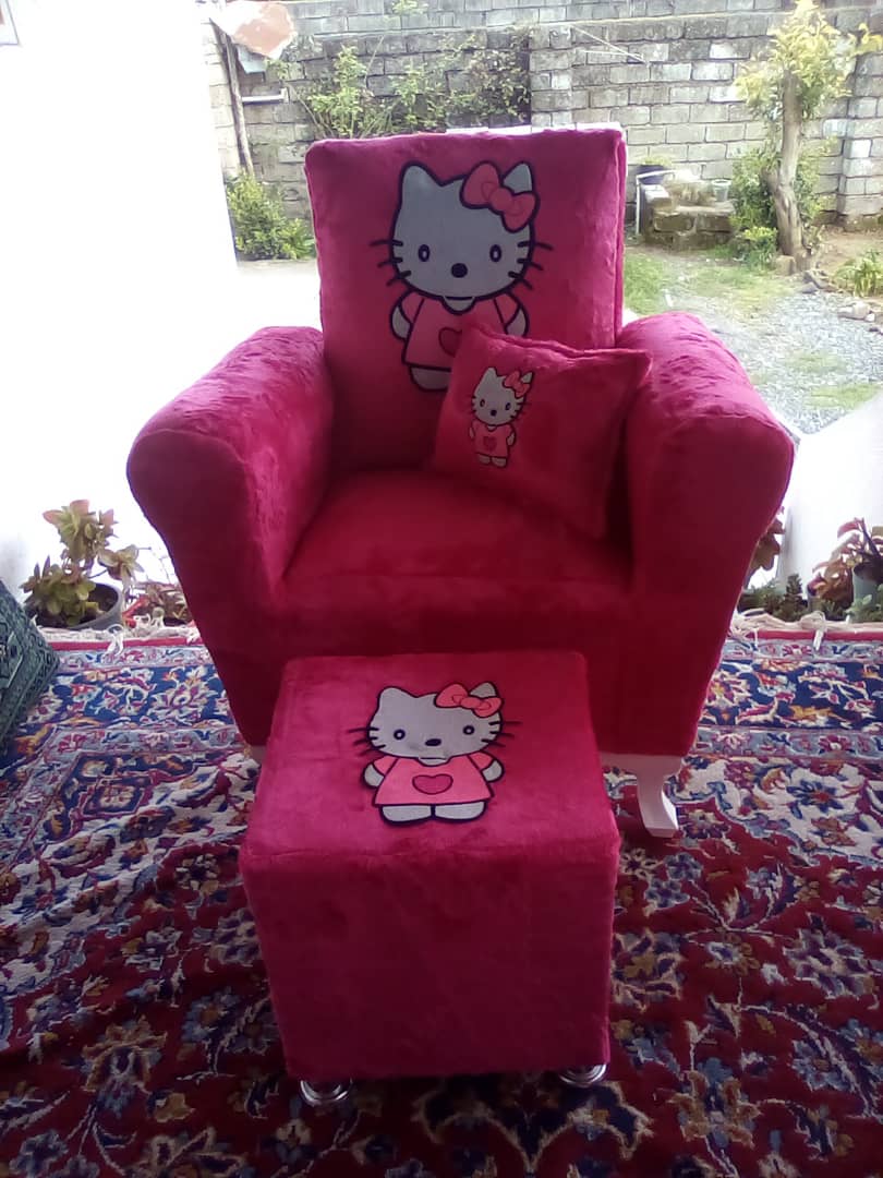 Kitty design single sofa and baby table set
