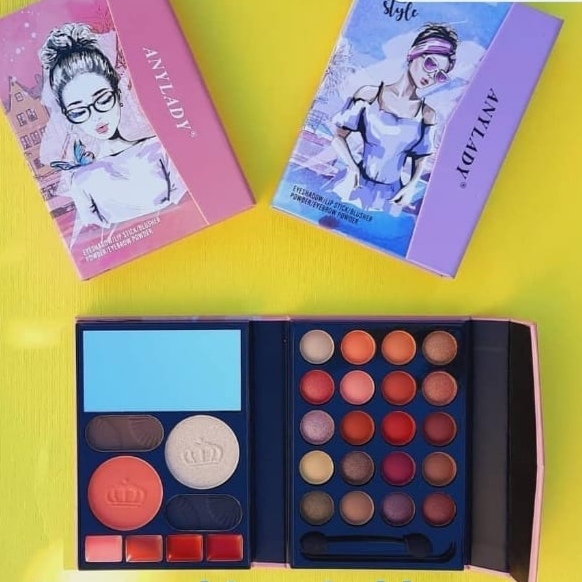 Versatile shade of girl design brand, including shine and matte shadows, highlighter eyebrows, blushes and special brushes