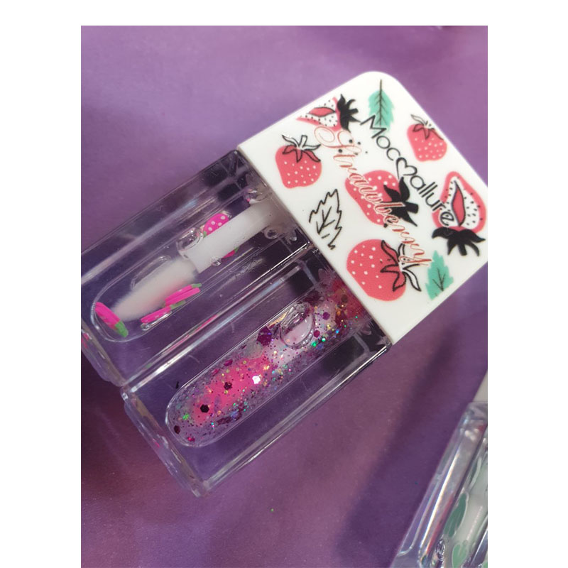 Electric twin lip volumizer with pieces of fruit