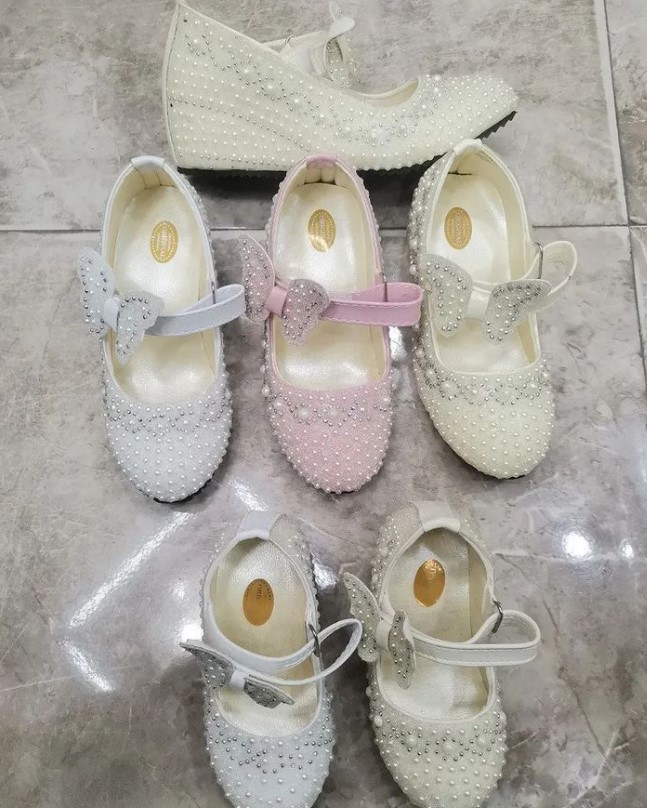 Girl's shoe size 25_30 number 12 pairs