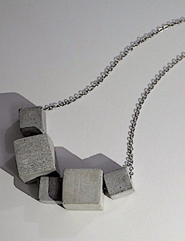 Long necklace 5 cubes