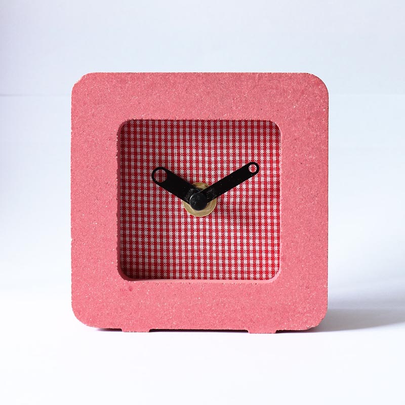 wholesale Handmade desk clock with bubble checkers