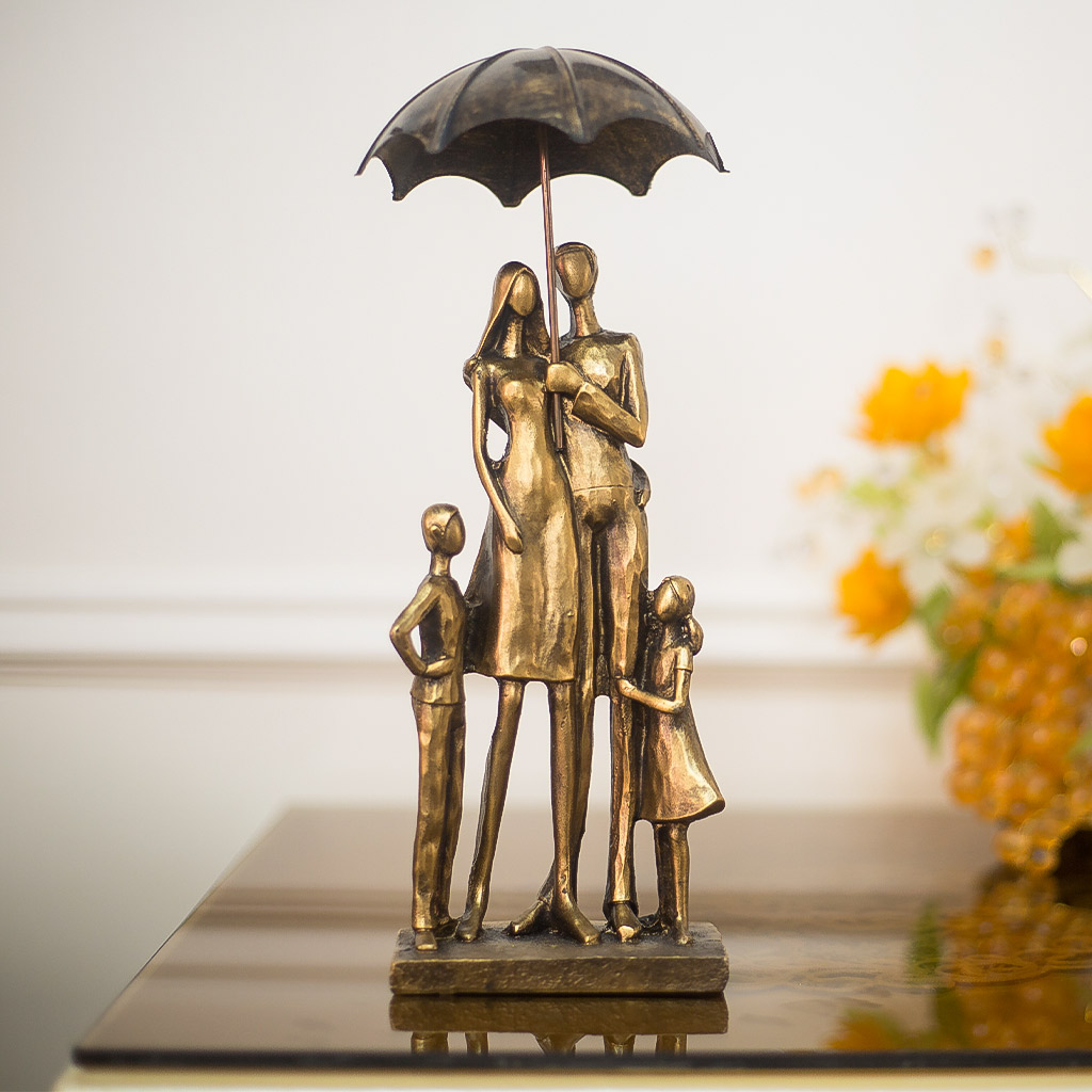 خرید عمده مجسمه خانواده چتری 