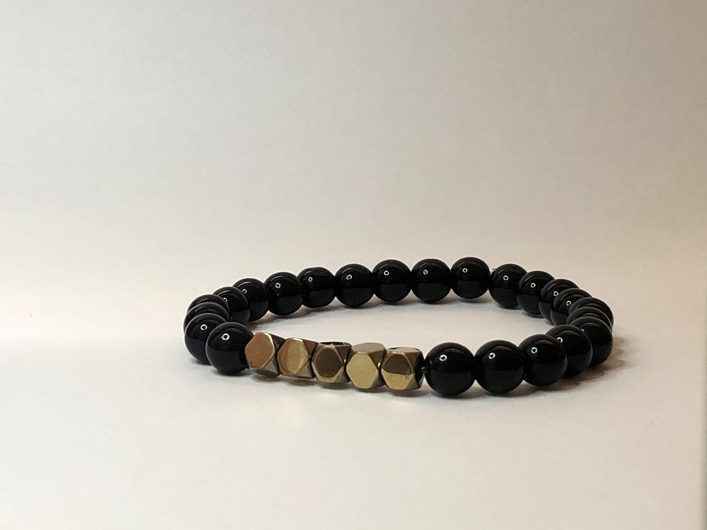wholesale Glossy black onyx bracelet with round beige cube