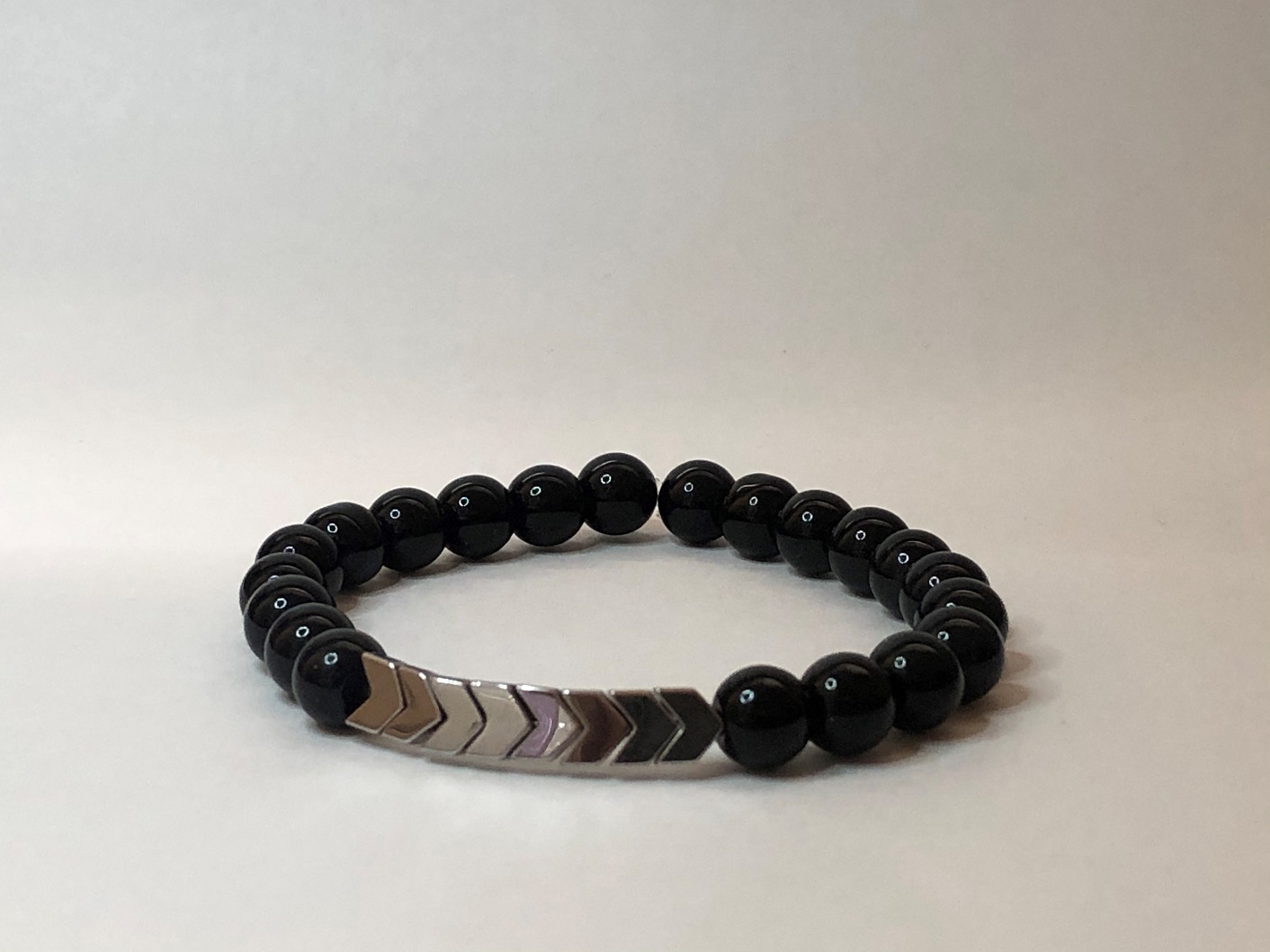 Shiny black onyx bracelet with silver flash