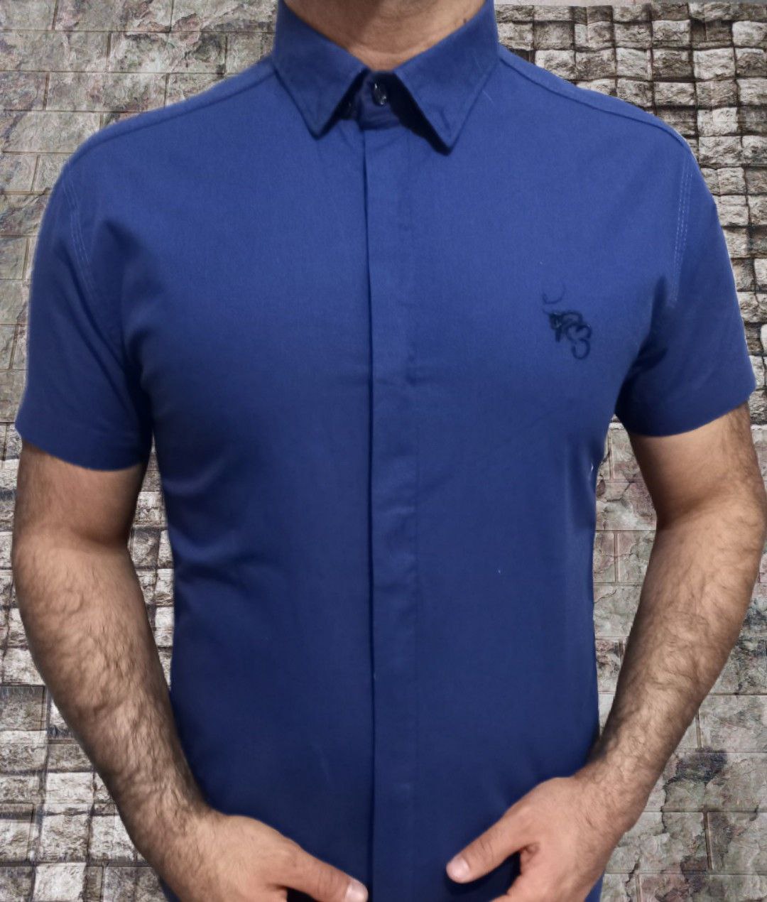 خرید عمده پیراهن ساده پنبه دکمه مخفی آستین کوتاه اندامی آنزیم شده دارای رنگبندی و سایز بندی
