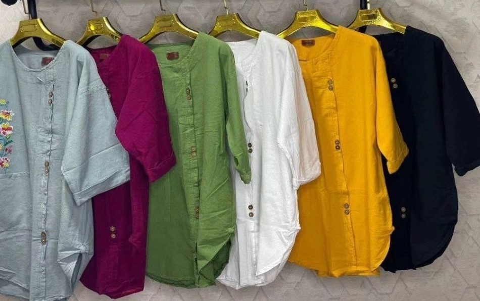 شومیز تمام دکمه جیب دار گلدوزی از جنس الیاف طبیعی فری سایز تا سایز 48 دارای رنگبندی