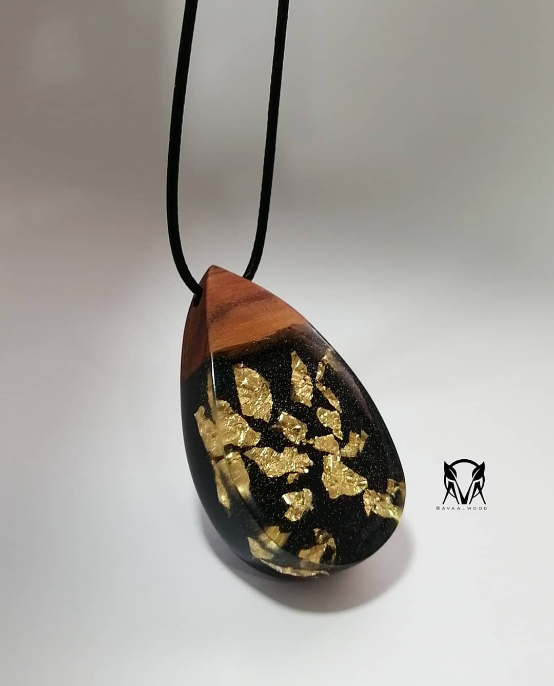 Wooden necklace and golden black resin
