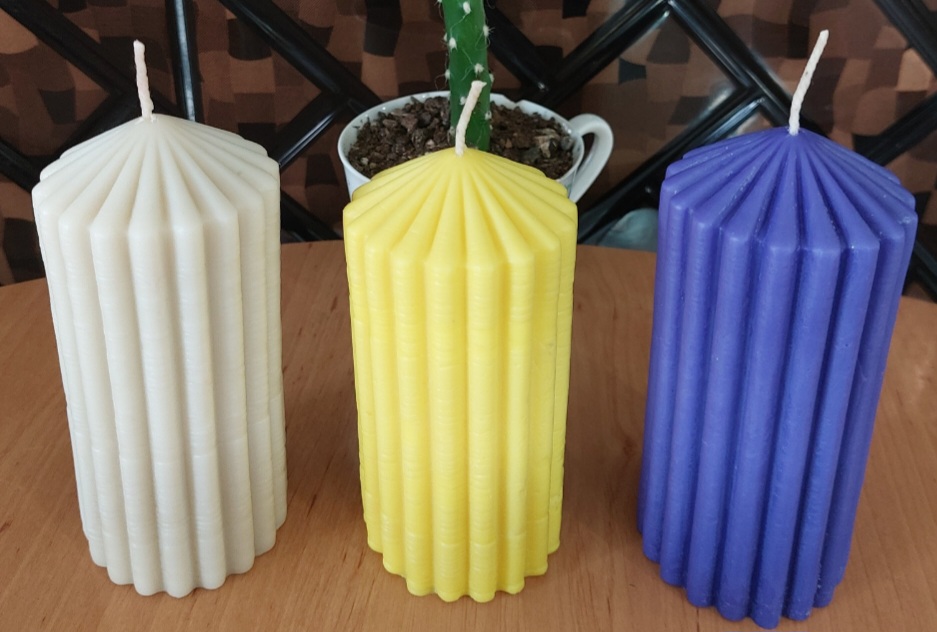 خرید عمده شمع مدل استوانه شیار دار‌ جنس پارافین در ابعاد ۴ در ۸ سانتی متر