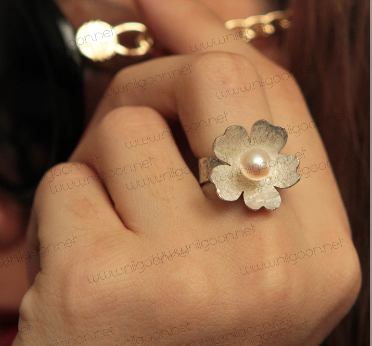 Silver pearl flower ring