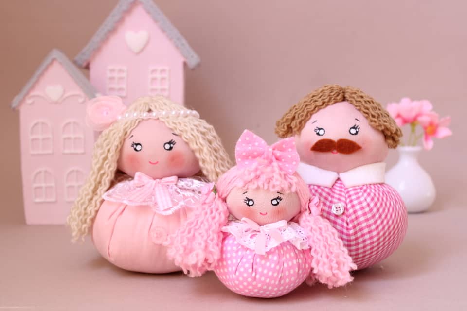 خرید عمده عروسک فندقی  دستساز پارچه ای صورتی  طرح خانواده