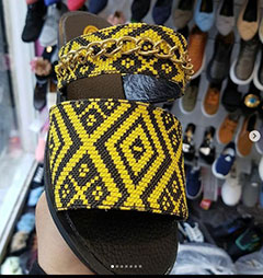 wholesale Women's chain slippers