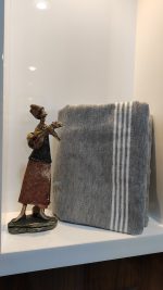 حوله دستبافت خاکستری از جنس مخمل پنبه - Image 3