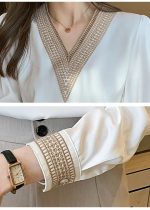 بلوز آستین بلند زنانه موهر سفید یقه هفت گلدوزی شده - Image 2