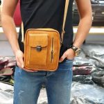 کیف دوشی مردانه مدل جامبایلی از جنس چرم مصنوعی