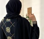 عبای مجلسی مدل جانان تک رنگ مشکی از جنس پارچه ابر و بادی
