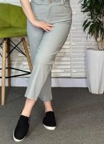 شلوار مام فیت پشت کش از جنس کتان کش دارای سایزبندی و رنگبندی