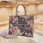 کیف کراس بادی شانه زنانه رنگ بندی موجود در تصویر - Image 2